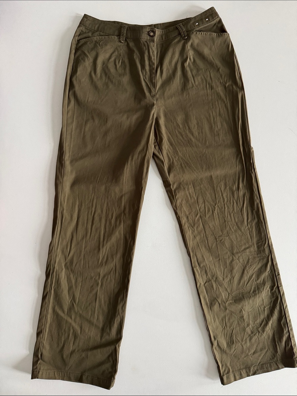 Women’s  Classic Olive Chino Pants